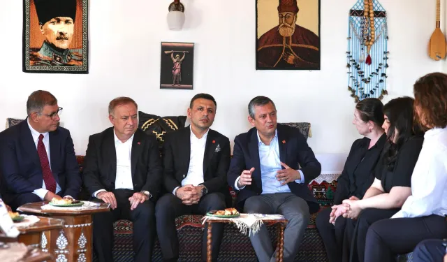 Başkan Tugay, İstanbul'da Özgür Özel'le buluştu