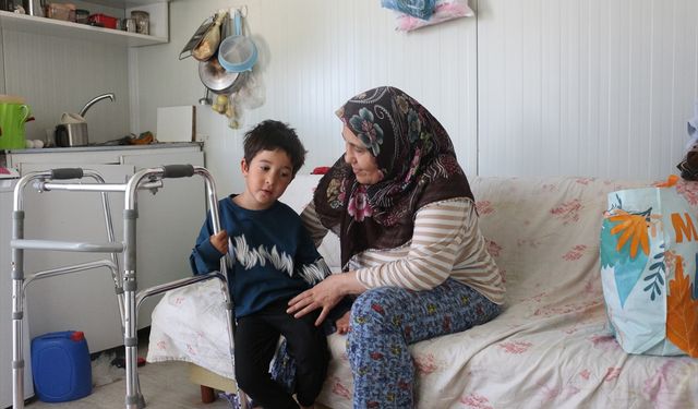 Depremde sağ bacağını kaybeden anne, iki çocuğu için hayata sımsıkı sarıldı