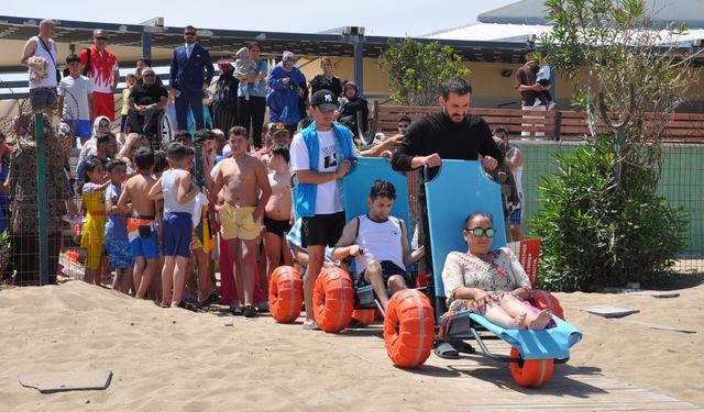 Depremzede gençler ve aileleri Mersin'deki kampta hem spor hem tatil yaptı