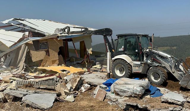 Hatay'da Kaçak Yapılar Yıkılıyor