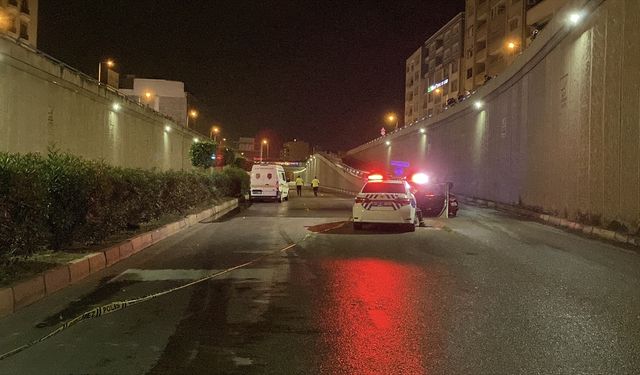 Hatay'da devrilen motosikletteki 2 kişi yaralandı