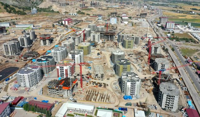 Türkiye'nin En Büyük Şantiyeleri: Adıyaman ve Hatay'da Yeniden İnşa Maraton