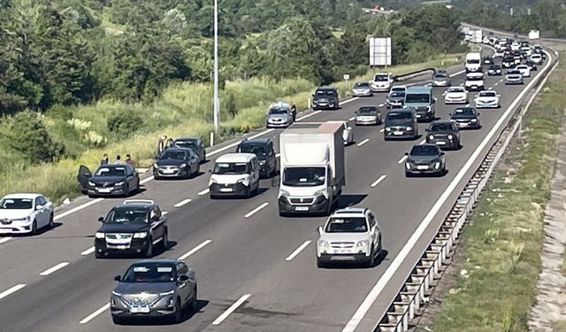 Anadolu Otoyolu'nda bayram tatili hareketliliği yaşanıyor
