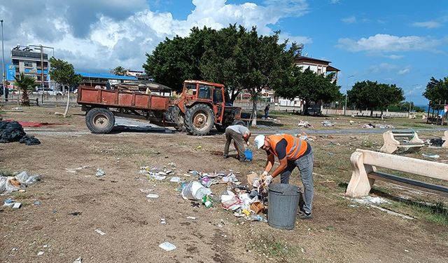 Bayram Bitti, Çöpü Kaldı!