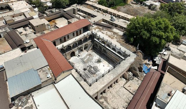 Depremde hasar gören Şanlıurfa'daki tarihi Barutçu Hanı restore ediliyor