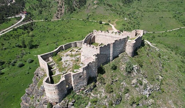 Gümüşhane'de tarihi kalelere ulaşımı sağlayan yollarda çalışma başlatıldı