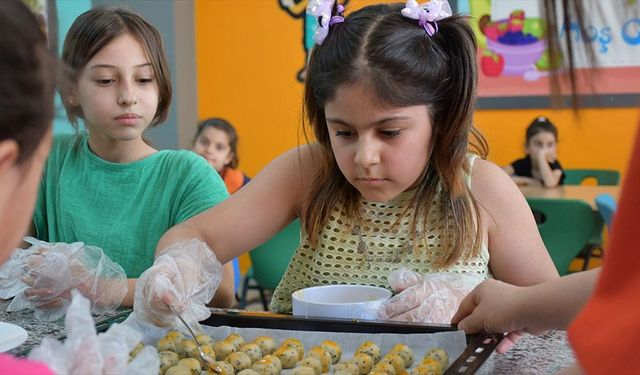 İlkokul öğrencileri yaşam becerilerini mutfak etkinlikleriyle geliştiriyor