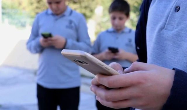 Lisede Telefon Yasağı Getirildi!