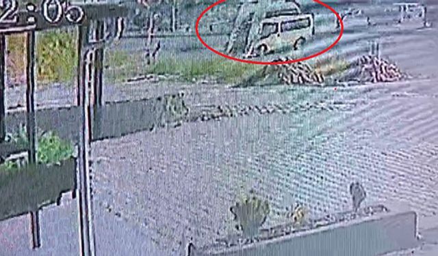 Defne Orhanlı'da Minibüs Kazası: 18 Yaşındaki Genç Sürücü Öldü