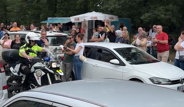 Samsun'da üniversite adaylarını YKS'ye yetiştiren trafik polisleri alkışlandı