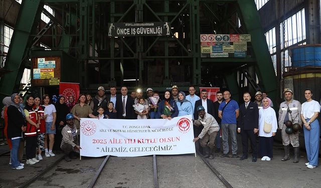 Zonguldak'ta çocuklar Babalar Gününü maden ocağının önünde kutladı