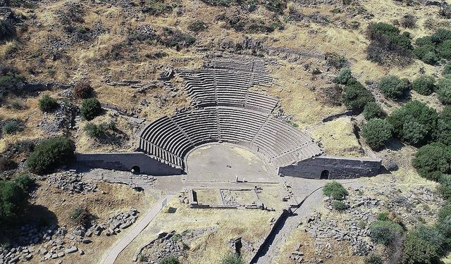 Assos'ta 2 bin 200 yıllık tiyatro restore edilecek