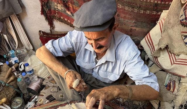 Dedesinden kalan aletlerle 50 yılı aşkın süredir semercilik yapıyor