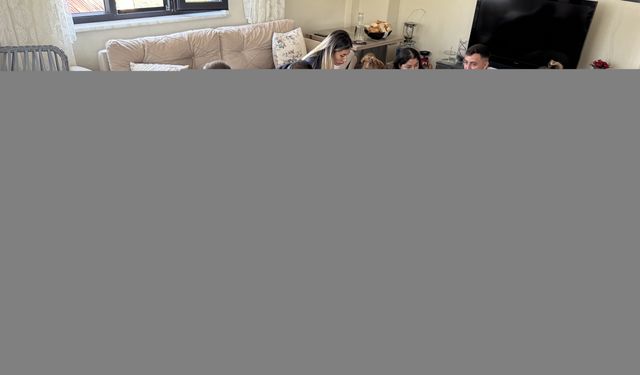 Depremzede aileler, enkazda kendilerine yardım eli uzatan madenciye misafir oldu