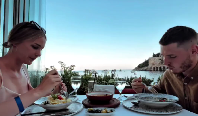 Sıra Dışı Evlilik Teklifi İzlenme Rekoru Kırdı! Ama Abartı Olduğu İçin Değil!