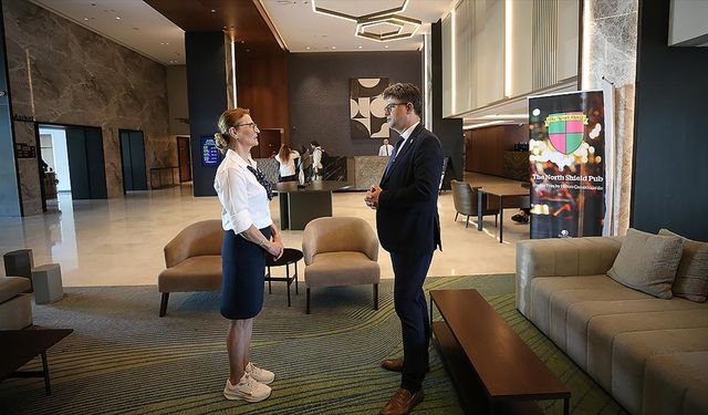 Hayallerinden vazgeçmeyen kadın, 67 yaşında 5 yıldızlı otelde üniversiteli stajyer oldu