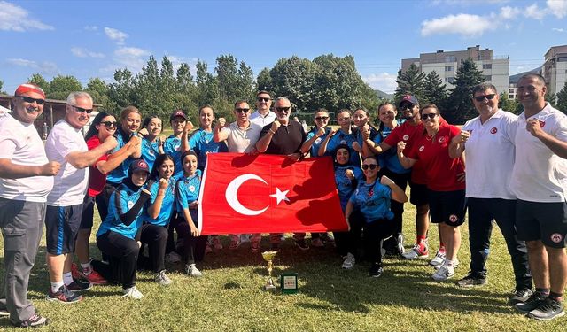 Kadın Kriket Milli Takımı, ilk kez katıldığı uluslararası turnuvada şampiyon oldu