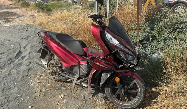 Kaş'ta otomobille çarpışan motosikletin sürücüsü yaralandı