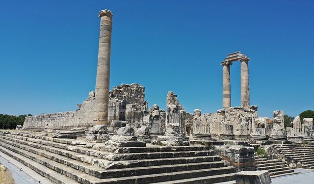 "Kehanet merkezi" Apollon Tapınağı gece de gezilebilecek
