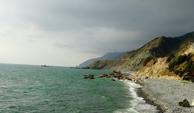 Hatay'ın Samandağ Sahilinde Kıyıya Erkek Cesedi Vurdu