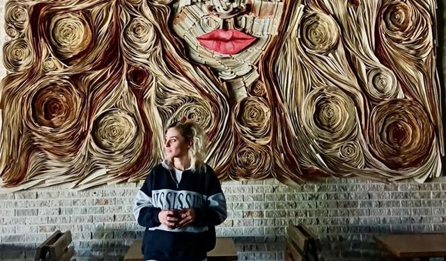 Hatay'ın Enkazından Çıkan Kitaplar 9 m²’lik Portre Oldu!