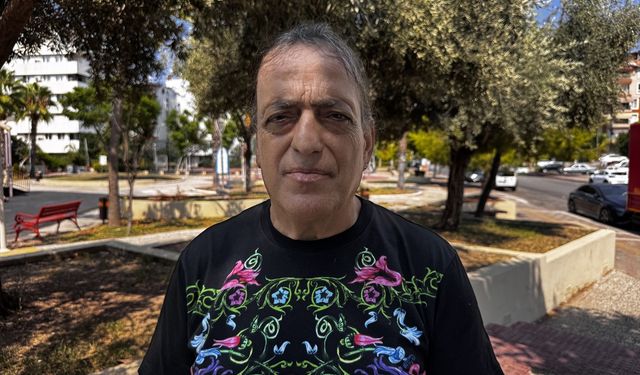 Antalya'da çalındığını öne sürdüğü papağanının bulunmasını istiyor