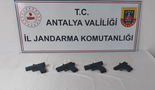 Antalya'da kaçak silah operasyonunda 4 kişi yakalandı