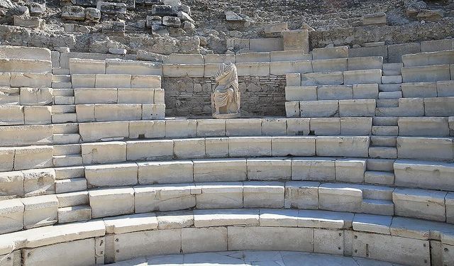 Antik kent Laodikya'nın 2050 yıllık meclis binası gün yüzüne çıkarıldı