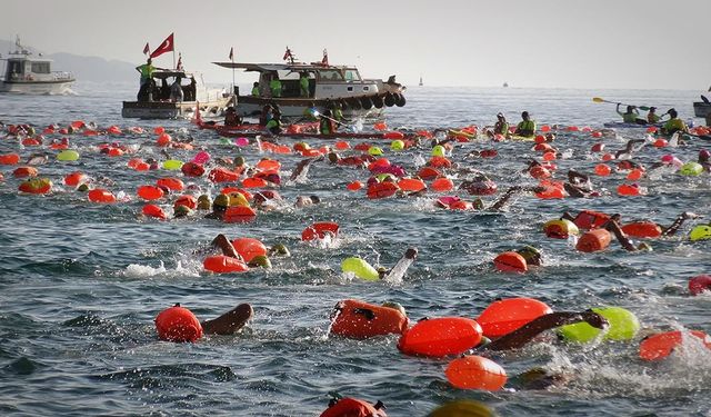 Çanakkale Boğazı'ndaki yarışta 1434 yüzücü Avrupa'dan Asya'ya kulaç attı
