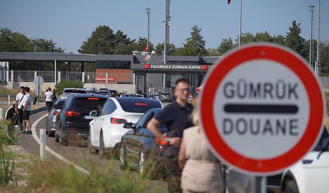 Gurbetçiler sevinçle geldikleri Türkiye'den hüzünle ayrılıyor