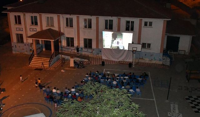 'Hazal' filminde oynayan akrabalarını 46 yıl sonra beyaz perdede izlediler