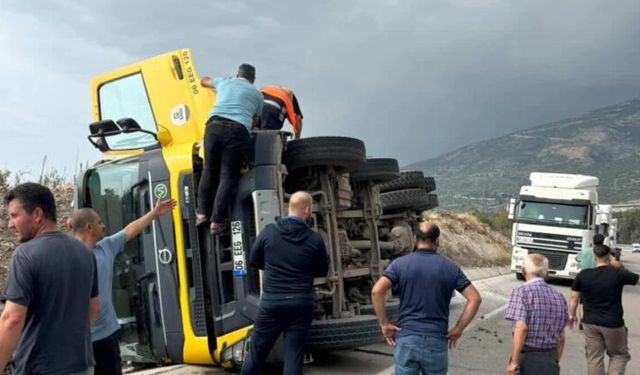 İskenderun'da Hafriyat Kamyonu Devrildi: 1 Yaralı