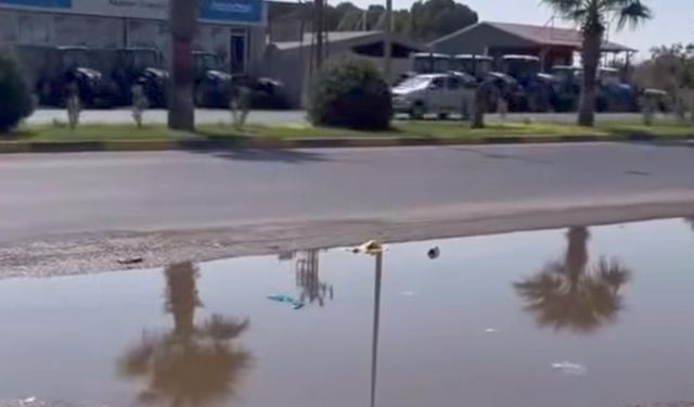 Kırıkhan’da Lağım Suyu Çevre Yoluna Taştı !