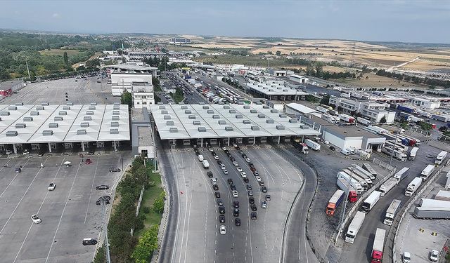 Yıllık izinlerini memleketlerinde geçiren gurbetçilerin dönüş yolculuğu sürüyor