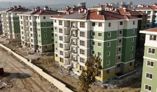 Deprem Konutlarının Anahtarı Parayla Verildi! "Vatandaşa Avans Şoku"