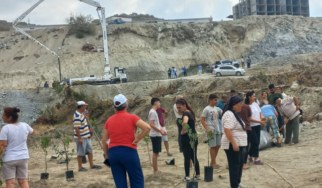 Samandağ Halkı Kesilen Ağaçların Yerine Fidan Dikiyor!