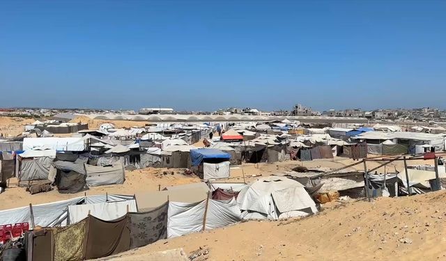 İsrail'in göçü dayattığı Gazze'de 'ölülerin yattığı' mezarlıklar 'diriler' için sığınak oldu