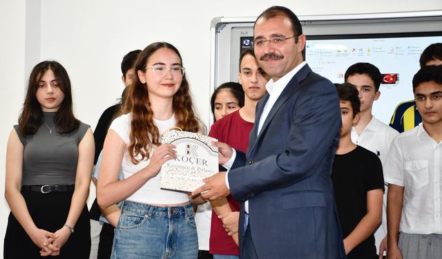 Kadirli'de YKS ve LGS'de dereceye giren öğrenciler ödüllendirildi