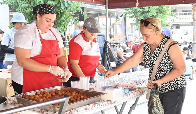 Kumluca'da Mevlid Kandili dolayısıyla lokma dağıtıldı