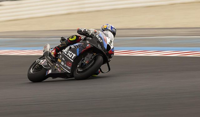 Milli motosikletçi Toprak Razgatlıoğlu, Fransa'da '2'de 2' yaptı