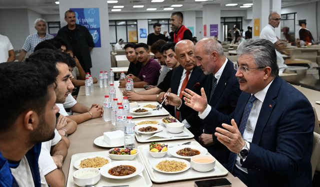 Osmaniye Valisi Erdinç Yılmaz hizmete açılan öğrenci yurdunu ziyaret etti