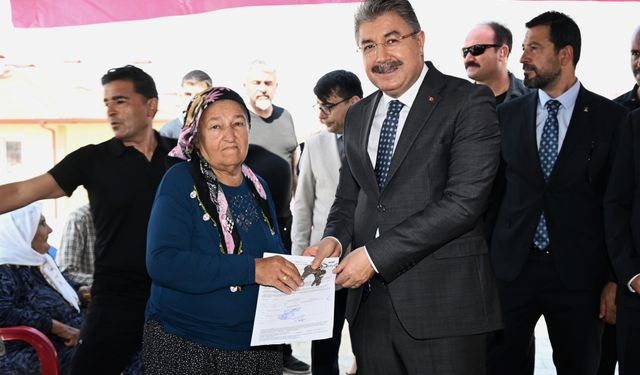 Osmaniye'de yapımı tamamlanan 15 köy evi depremzedelere teslim edildi