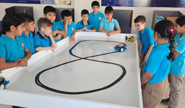 Akdeniz ilçesinde öğrenciler Yaparak Yaşayarak Öğrenme Merkezi'ni ziyaret etti