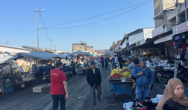 Belediye Ekipleri Sahada: Akşam Pazarı Asfaltlandı!