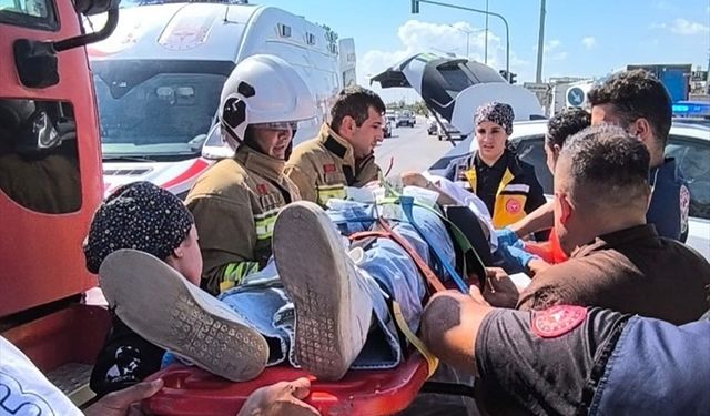 Antakya’da feci kaza: İki otomobil çarpıştı, 4 yaralı!