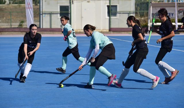 Kadınlar Açık Alan Hokey Süper Lig 1. etap maçları Osmaniye'de başladı