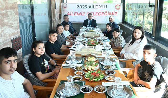 Osmaniye Valisi Erdinç Yılmaz öksüz ve yetim çocuklarla buluştu