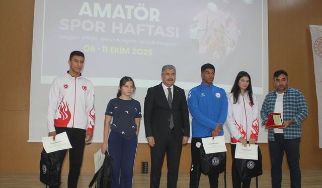 Osmaniye'de başarılı sporcular ve antrenörleri ödüllendirildi