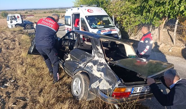 Osmaniye'de kamyonla çarpışan otomobilin sürücüsü yaralandı