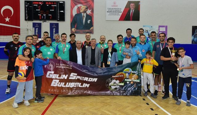 Osmaniye'de kurumlar arası voleybol turnuvası yapıldı